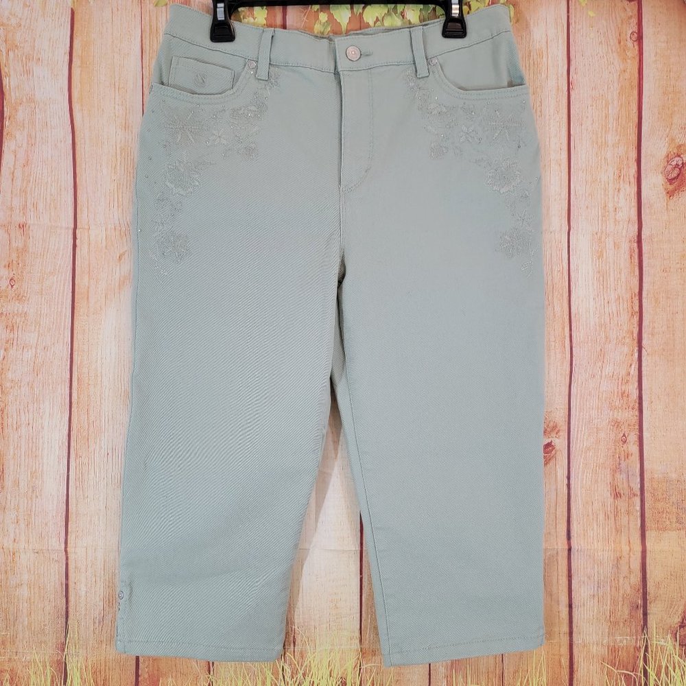 Gloria Vanderbilt Women's Amanda Slimming Green Embroidered Capri Jeans Size 12P